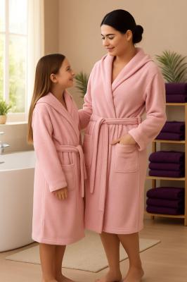 Пухкав розов дамски халат за баня от памучен хавлиен плат