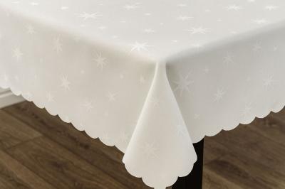 Блясък и тържество: бяла коледна покривка за маса