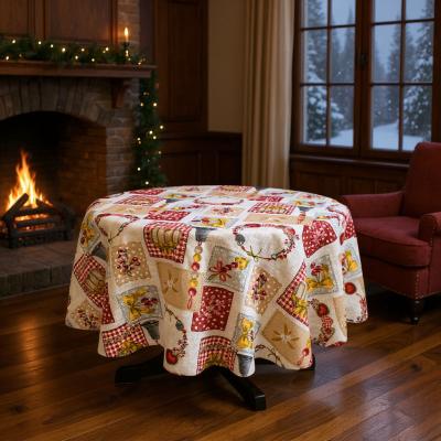 Празнична покривка с коледни камбанки и сърца за обич, имел и други чудесии