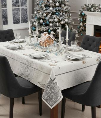 Жакардова коледна покривка със златисти нишки и сребристи орнаменти