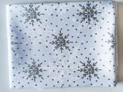 Блясък и тържество - бяла коледна покривка за маса