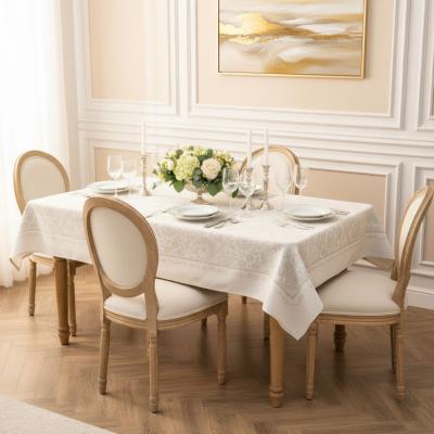 Жакардова покривка за маса с орнаменти капучино на светъл фон