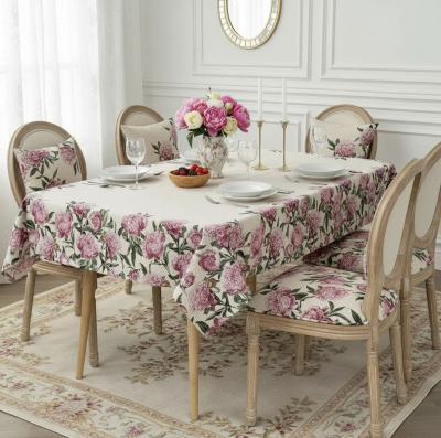 Жакардова покривка с великолепни лилави божури