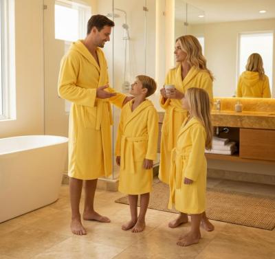 Пухкав жълт памучен детски халат с качулка