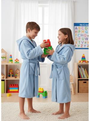 Пухкаво светло синьо детско халатче за баня - за момче, с апликация