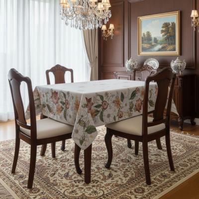 Жакардова покривка с цветен бордюр – прекрасни пастелни цветове