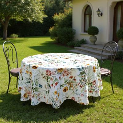 Водоустойчива покривка за маса с флорален десен – практична елегантност