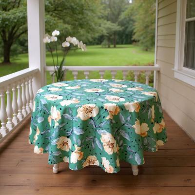 Водоустойчива покривка за маса светли магнолии на зелен фон