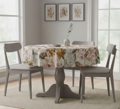 Водоустойчива покривка за маса с разкошни благородни цветове