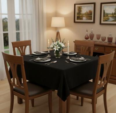 Черна покривка за маса от разкошен плат