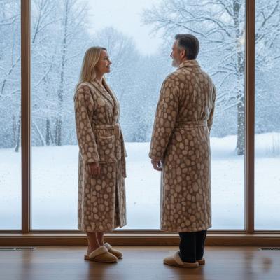 Топъл домашен халат от микрофибър - десен в пастелни земни цветове