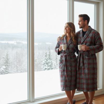 Мъжки домашен халат от полар - мек и топъл , каре