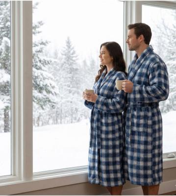 Домашен халат синьо каре – топъл, от полар, подходящ за зимните дни