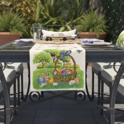 Великденски жакардов тишлайфер – на поляната