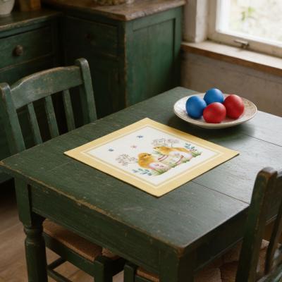 Жакардова великденска салфетка с две пиленца и пъстро яйце, жълт кант