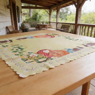 Класическо великденско каре с боядисани яйца и зайчета