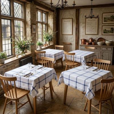 Битова покривка за маса в бяло със синьо каре