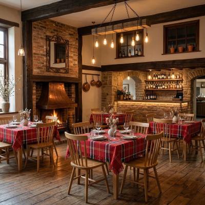 Битова покривка за маса в червено каре с ресни – 150 x 150 см, полиакрил