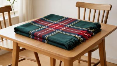 Битова покривка за маса в тъмнозелено