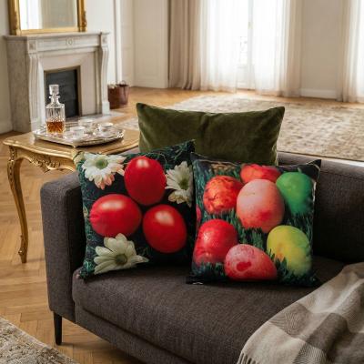 Комплект от 2 броя Великденски калъфки с основен зелен фон и пъсти яйца