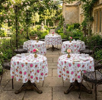 Покривка за маса за заведение – полиестер с рози и градински цветя