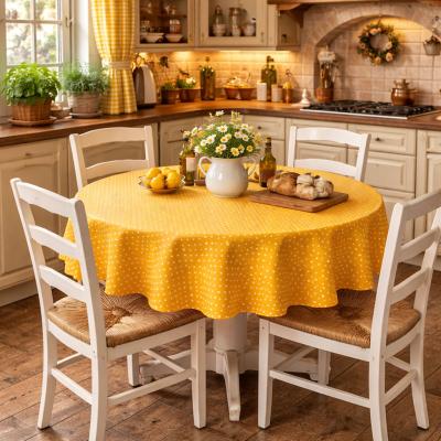 Жълта покривка за маса на бели точки, лесна за поддръжка