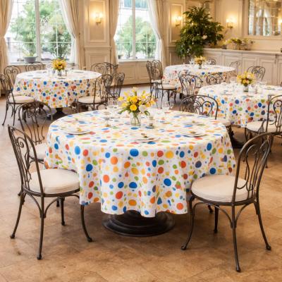 Покривки за маса в ярки цветове – подходящи за заведение