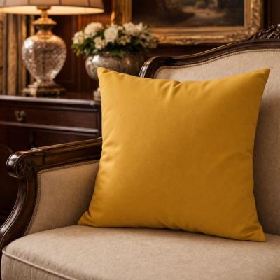 Елегантен едноцветен акцент в топъл жълт нюанс за стилен и завършен интериор