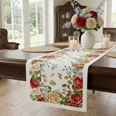 Жакардов тишлайфер с Фантастични рози