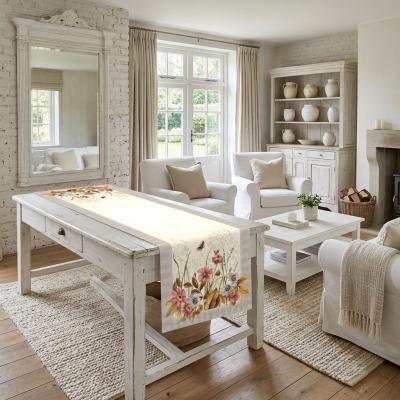 Жакардов тишлайфер с нежни полски цветя и пеперуди в топли натурални тонове