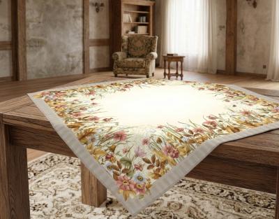 Жакардово каре с нежни полски цветя в топли земни тонове – 90 x 90 см