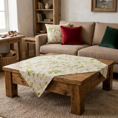 Каре за маса с маргарити върху фон с естествен цвят