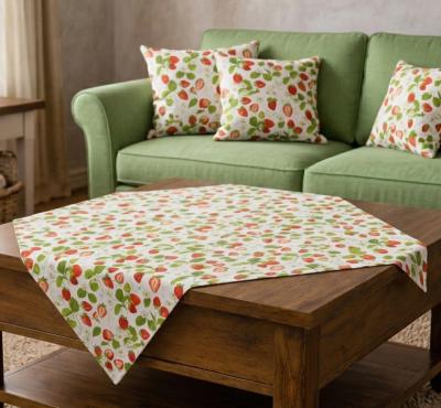 Каре за маса с ягодов десен и свежи зелени листа – 90 x 90 см