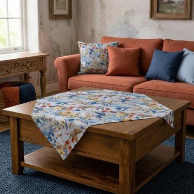 Каре за маса с ефирни цветя и пеперуди в сини нюанси – 90 x 90 см