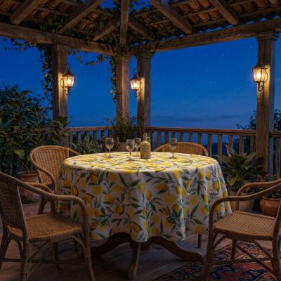 Покривка за маса от водоустойчив плат с десен в средиземноморски стил