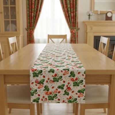 Тишлайфер за маса с ягоди, листа и сладки акценти